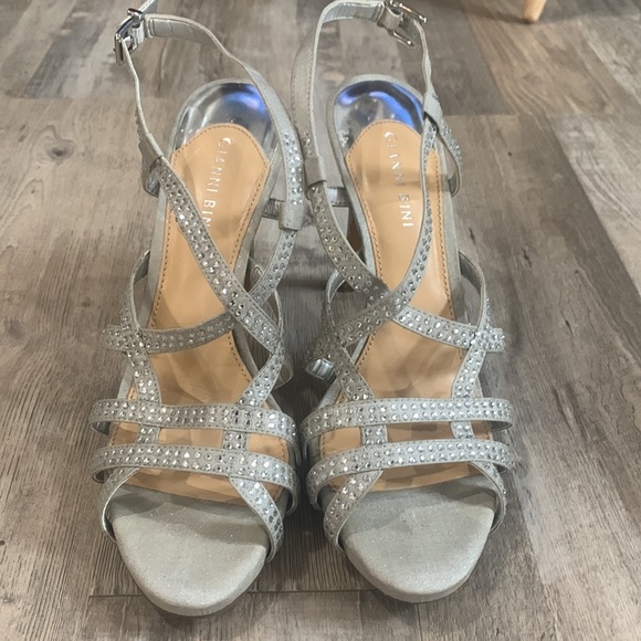 Gianni Bini Silver Heels PROM PERFECT - Picture 2 of 6